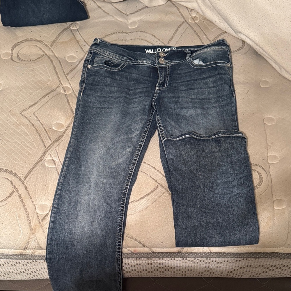 Wallflower Classic Dark Wash Jeans